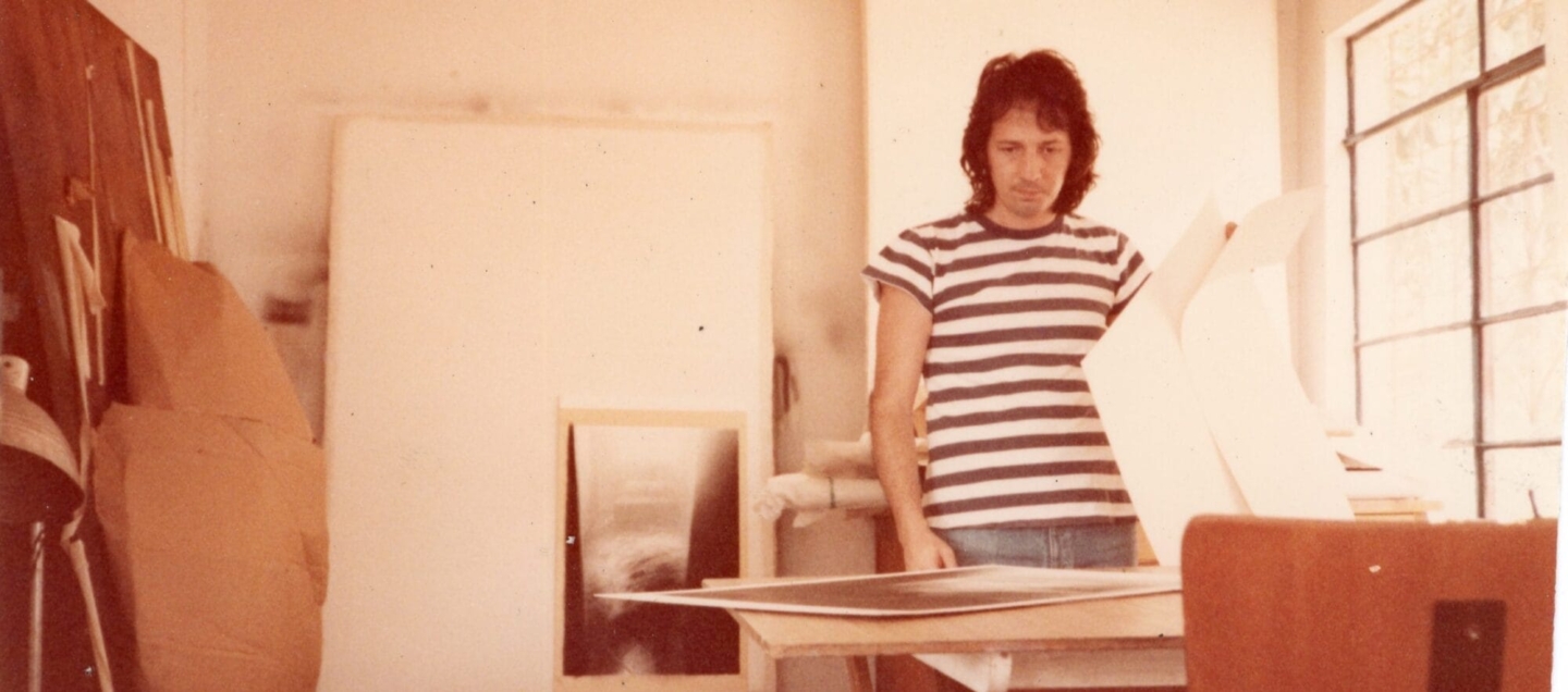 Oscar Muñoz in his studio.